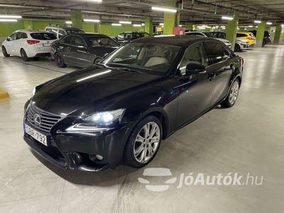 LEXUS IS