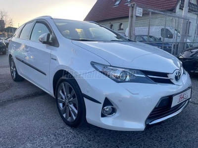 TOYOTA AURIS Touring Sports 1.8 HSD Lounge (Automata) 91.000km XENON 17ALU ÜVEGTETŐ NAVI BŐRBELSŐ AUT.PARKOLÁS Ü.FŰTÉS KAMERA TEMPOMAT