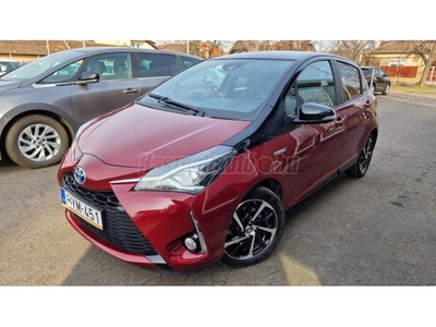 TOYOTA YARIS 1.5 Hybrid Selection Elegant e-CVT Magyarországi szervizkönyves!