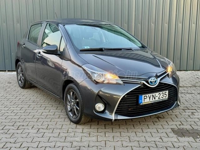 TOYOTA YARIS 1.5 VVT-i Hybrid Comfort e-CVT Tolatókamera - Tempomat - Kulcs nélküli nyitás és indítás