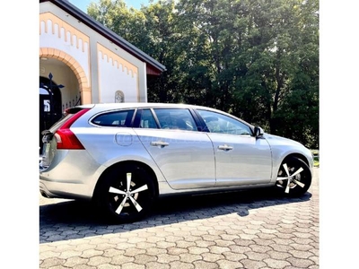 VOLVO V60 2.4 D [D6] PHEV AWD Summum Geartronic 2 kulcs magtán személy garantált kilöméter