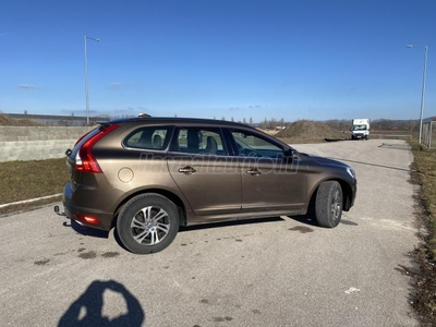 VOLVO XC60 2.0 D [D4] Momentum FWD