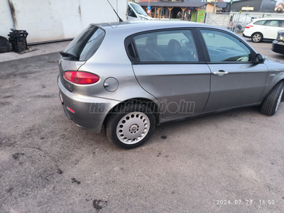 ALFA ROMEO 147 1.6 T. Spark Distinctive