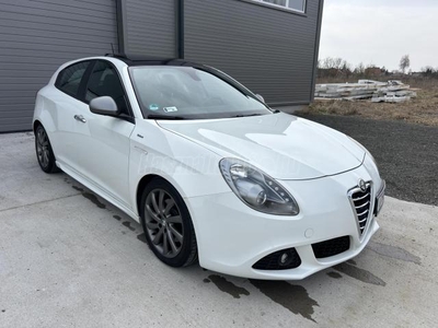 ALFA ROMEO GIULIETTA 2.0 JTDM-2 Progression PANORÁMA-XENON-M.KORMÁNY-RADAR