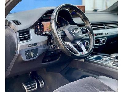 AUDI Q7 3.0 V6 TDI quattro Tiptronic ic S-line/ 2. Tulaj!/ 176eKm!/ Gyári fény!/ Panorámatető/ Ülésfűtés/ Alcantara