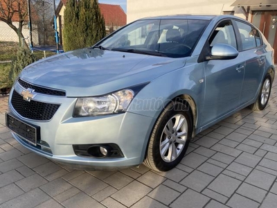 CHEVROLET CRUZE 1.6 LS Plus TÖRÉSMENTES-SZERVIZKÖNYV