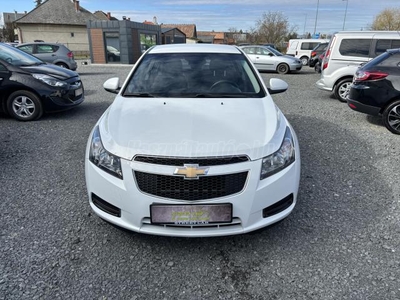 CHEVROLET CRUZE 1.6 LT Végig vezetett sz.könyv! Vonóhorog!