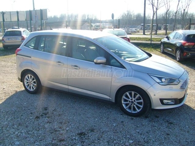 FORD C-MAX Grand2.0 TDCi DPF Titanium [7 személy] SZERVIZKÖNYV. NAVI. PARK.RADAR. AUTOMATA BEPARK. ÜLÉS+KORMÁNYFŰTÉS. BÉZS