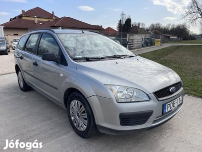 Ford Focus 1.6 Ambiente // Klíma //