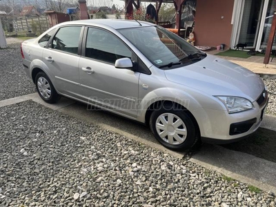 FORD FOCUS 1.6 Ghia Sedan-Full extra-200ekm-Friss műszaki