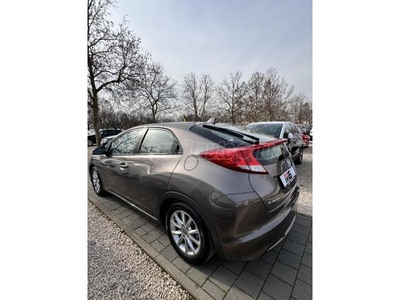 HONDA CIVIC 1.8 Lifestyle SZERVIZKÖNYVES. KARBANTARTOTT SZÉP ÁLLAPOTÚ.!