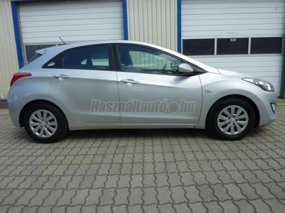 HYUNDAI I30 1.4i Easy Life KITŰNŐ ÁLLAPOT-VÉGIG VEZETETT SZERVIZ KÖNYV!