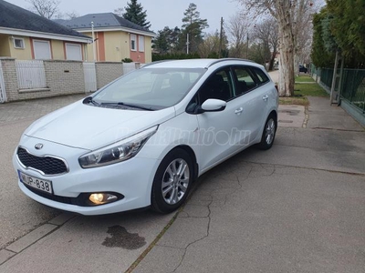 KIA CEE'D 1.6 GDI FIFA Prémium MAGYARORSZÁGI!/SZERVÍZKÖNYV!/ELSŐ TULAJ!/MEGBÍZHATÓ MOTOR!/GYÖNYÜRŰ!!!