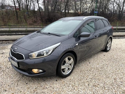 KIA CEE'D 1.6 GDI Limitált Prémium kivitel . benzines . szervizelt