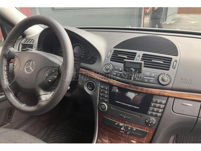 MERCEDES-BENZ E 200 CDI 4 ajtós