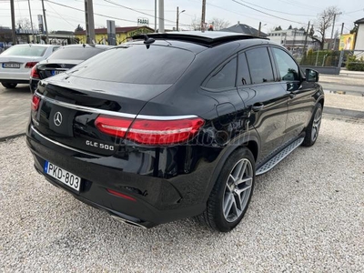 MERCEDES-BENZ GLE 500 4MATIC 9G-TRONIC PAPPASBAN VEZETETT SZERVIZKÖNYV