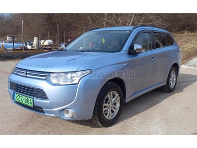 MITSUBISHI OUTLANDER 2.0 PHEV Instyle Navi 4WD CVT