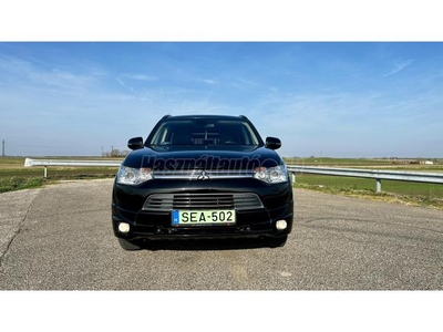 MITSUBISHI OUTLANDER 2.0 PHEV Instyle Navi 4WD CVT újszerű állapotban