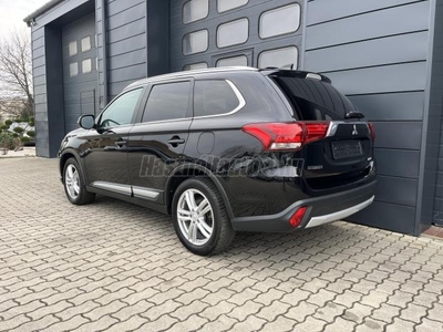 MITSUBISHI OUTLANDER 2.2 DI-D Instyle Navi 4WD (Automata) SZERVIZKÖNYV / 360 KAMERA / 1.TULAJ / TÉLI CSOMAG