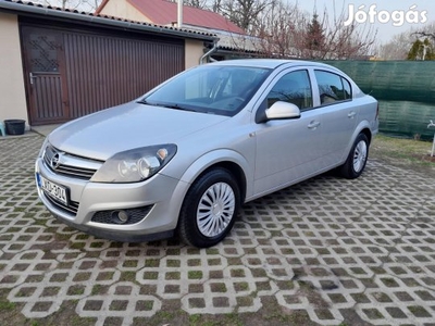 Opel Astra H Sedan 1.6 Classic III 125 e.km Mag...