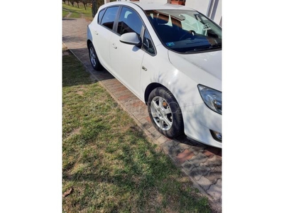 OPEL ASTRA J 1.4 Essentia