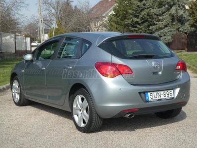 OPEL ASTRA J 1.4 T Enjoy VEZETETT SZERVIZKÖNYV!