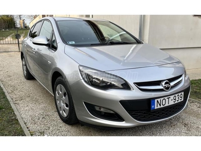 OPEL ASTRA J 1.6 Cosmo