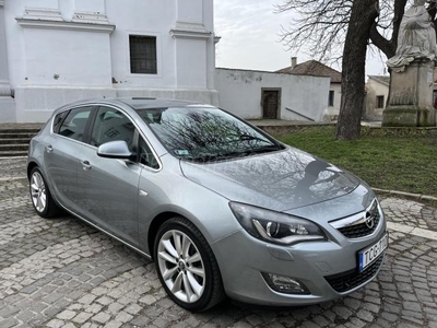 OPEL ASTRA J 1.7 CDTI Cosmo Bőr+Navi+Xenon!