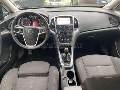 OPEL ASTRA J Sports Tourer 1.6 Cosmo EURO6 1 TULAJ. ÚJSZERŰ. SZRVÍZKÖNYV