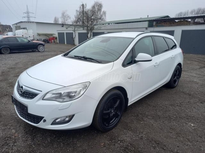 OPEL ASTRA J Sports Tourer 1.6 Enjoy +KLÍMA+