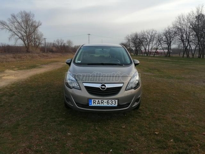 OPEL MERIVA B 1.4 T Enjoy megkímélt állapot.gyári beépített kerékpárszállító