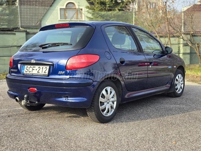 PEUGEOT 206 1.1 Mistral klíma - Friss műszaki: 2026.02.27-ig - ÚJ négyévszakos gumik - Költségmentes!