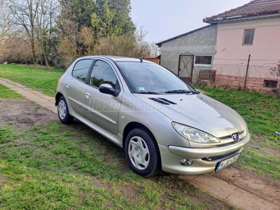 PEUGEOT 206 1.4 X-Design