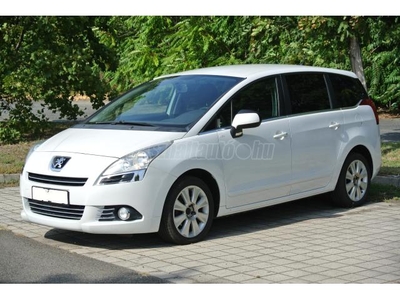 PEUGEOT 5008 1.6 HDi Confort 7 SZEMÉLYES. GYÖNGYHÁZ METÁL FÉNYEZÉS. SZÉP ÁLLAPOT!