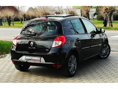 RENAULT CLIO 1.2 TCE Carminat TomTom Digitális Klíma.-Navigacio.-Nyitható Panoráma tető!!!