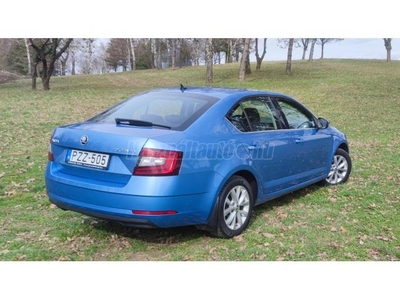 SKODA OCTAVIA 2.0 CR TDI SCR Style 2 db gyári kulcs // SZERVÍZKÖNYV