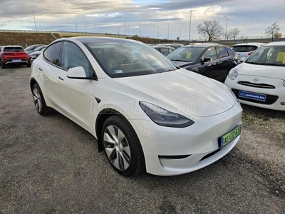 TESLA MODEL Y Long Range AWD (Automata) 185 Km-t futott !!!! Szinte új autó ! Gyöngyházfehér!