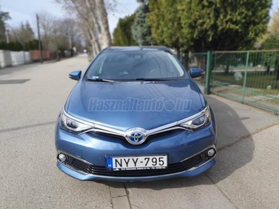 TOYOTA AURIS 1.8 HSD Executive MY17 (Automata) MAGYARORSZÁGI!!RENGETEG EXTRA!!VÉGIG MÁRKASZERVÍZBEN SZERVIZELVE!!LEINFORMÁLHATÓ