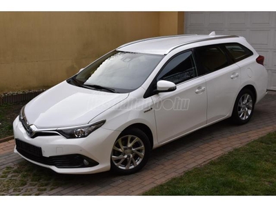 TOYOTA AURIS Touring Sports 1.8 HSD Active Trend+ TSS (Automata) TEMPOMAT.NAVI.KAMERA.159 E km.MAGYAR MENÜ SZERVIZKÖNYV