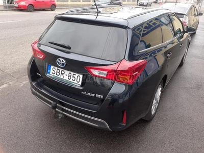 TOYOTA AURIS Touring Sports 1.8 HSD Executive Skyview (Automata)