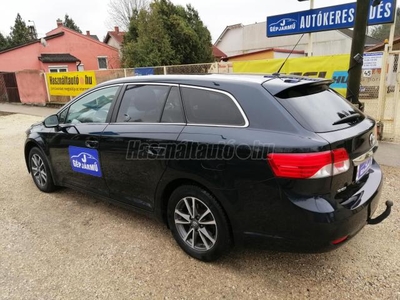 TOYOTA AVENSIS Wagon 2.0 D-4D Executive Végig dokumentált szervízmúlt-MAGYARNYELVŰ NAVI-VONÓHOROG!