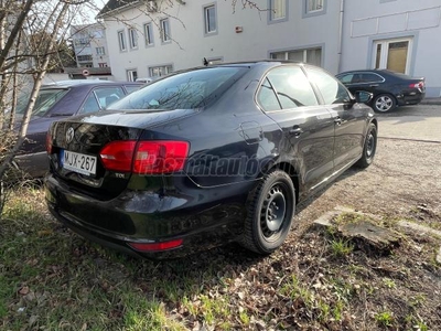 VOLKSWAGEN JETTA 1.6 CR TDI Trendline