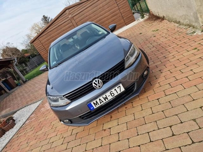 VOLKSWAGEN JETTA VI 1.2 TSI Trendline