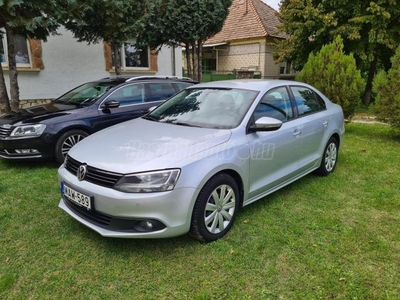 VOLKSWAGEN JETTA VI 1.6 CR TDI Comfortline