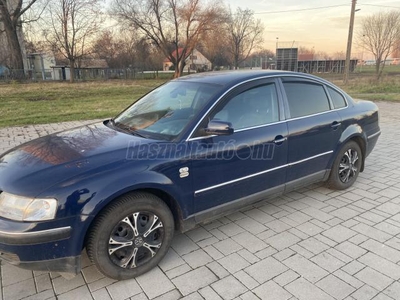 VOLKSWAGEN PASSAT 1.6 Comfortline Leder