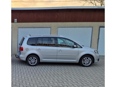 VOLKSWAGEN TOURAN 2.0 CR TDI Comfortline Panoráma tető.Parkaszisztens. FRISSEN SZERVIZELVE !!!