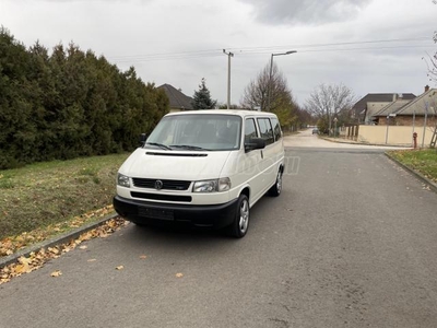 VOLKSWAGEN TRANSPORTER T4 Caravelle 2.5 Comfortline Klíma-Pillangó ajtó-Megkímélt 237.000 km