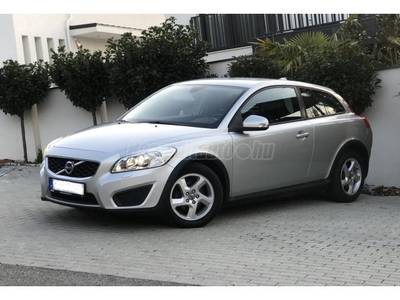 VOLVO C30 1.6 D DRIVe Momentum Minden hasznos extrával felszerelve. valóban újszerű állapotban. sok új alkatrés