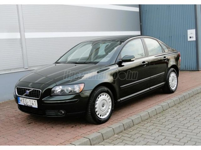 VOLVO S40 1.6 D Kinetic VEZETETT SZERVÍZKÖNYV-Mo-!!