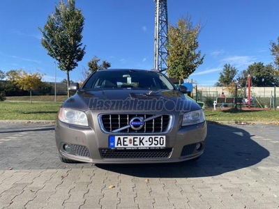 VOLVO V70 2.4 D [D5] Momentum Geartronic